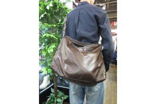 シューズ・バッグのショルダーバッグ