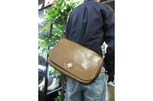 ショルダーバッグのアニアリ