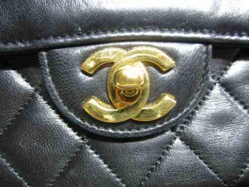 ショルダーバッグのシャネル