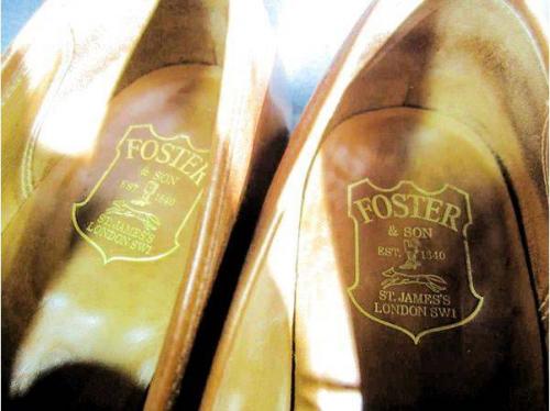 フォスター＆サンのローファー