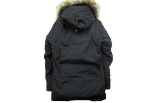 ダウンジャケットのカナダグース