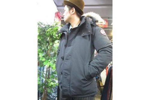 ダウンジャケットのカナダグース