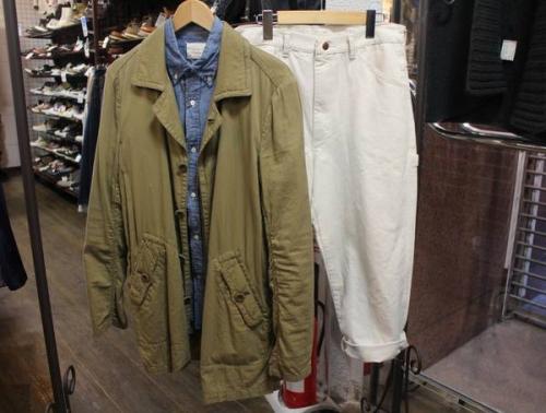 シャンブレーのシャツ