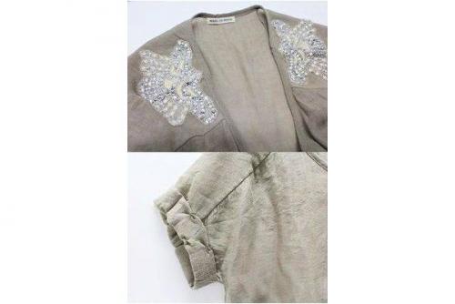 大人カジュアルのグレージュ