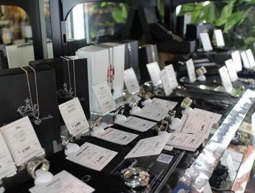 バングルのTHIRTTEN DESIGNS