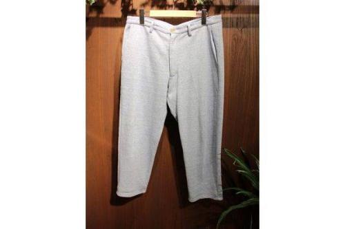 スウェットパンツのテーパードパンツ