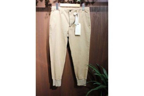 イージーパンツのスウェットパンツ