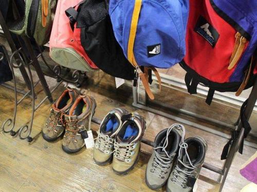 アウトドアのナイロンパーカー