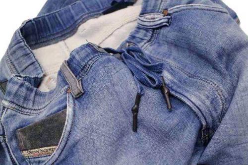 ジョグジーンズのDIESEL