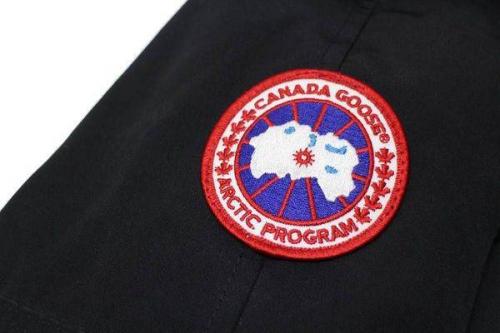 CANADA GOOSEのダウンジャケット
