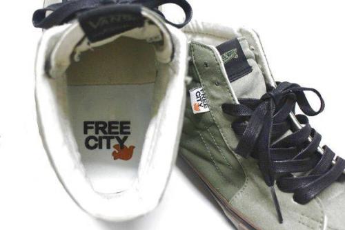 コラボのスニーカー