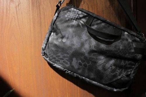 新迷彩のバッグ