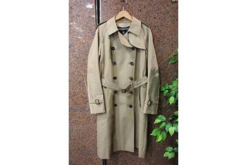 大草直子のトレンチコート
