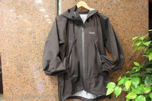 メンズのトップス