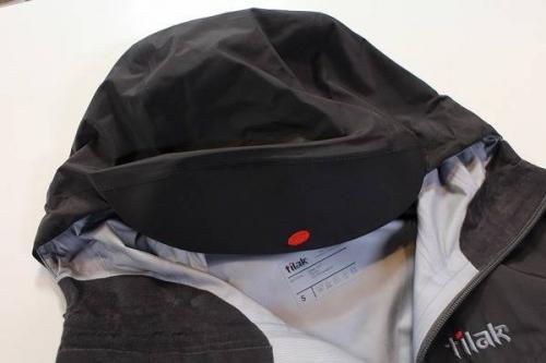 アウトドアのマウンテンジャケット