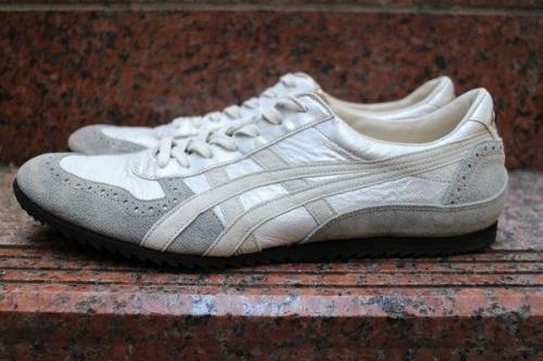 アシックスのONITSUKA TIGER