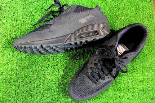 リバティーのスニーカー