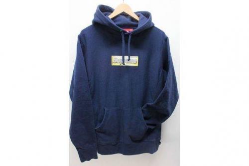 シュプリームのパーカー