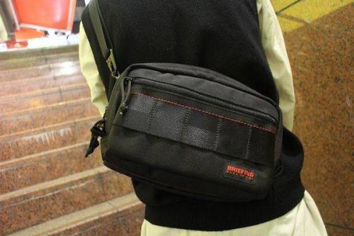 BRIEFINGのショルダーバッグ