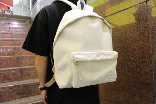 アウトドアのデイパック