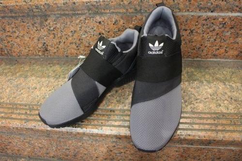アディダスのスリッポン