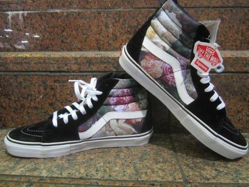 シュプリームのバンズ