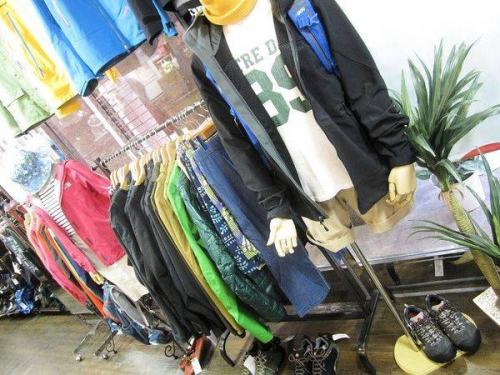 アウトドアのマウンテンパーカー