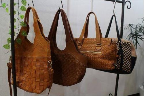 レディースのバッグ