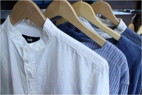 トップスの長袖シャツ