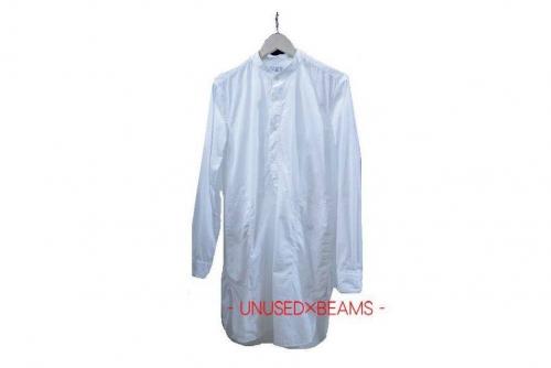 トップスの長袖シャツ