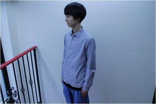 トップスの長袖シャツ