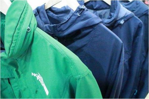 トップスのマウンテンパーカー