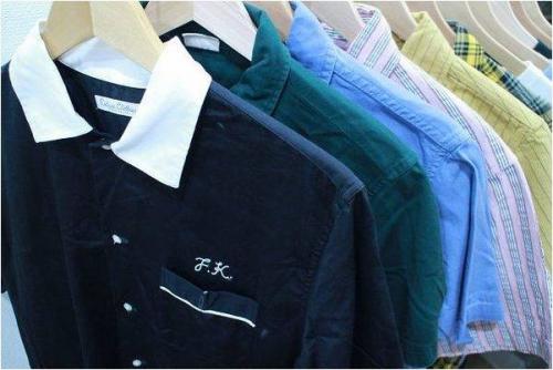 トップスの半袖シャツ