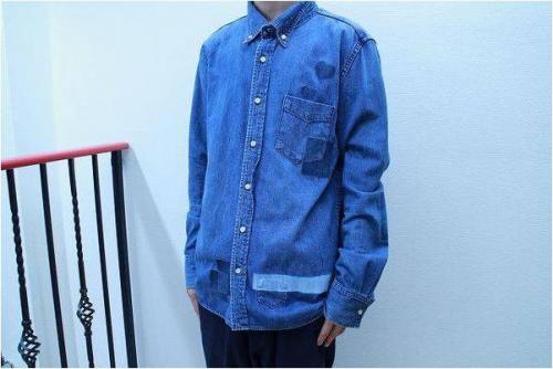 トップスの長袖シャツ