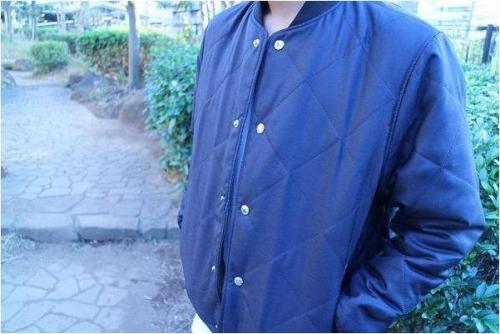 ブルゾンのＫＩＴＳＵＮＥ