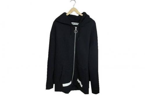 トップスのパーカー