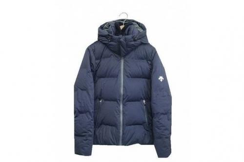 トップスのダウンジャケット