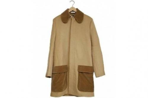 トップスのチェスターコート