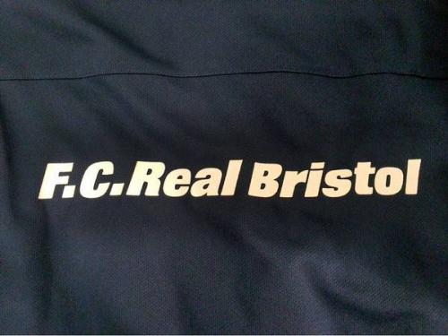 コラボのマウンテンパーカー