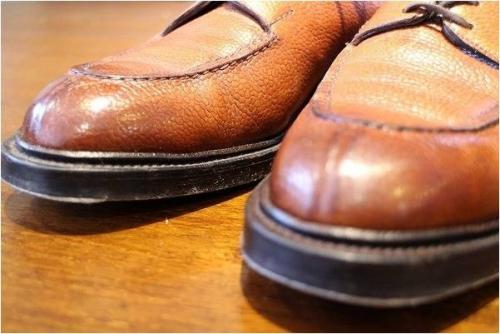 革靴のドレスシューズ