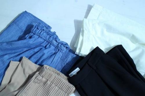 ワイドパンツのコーデ