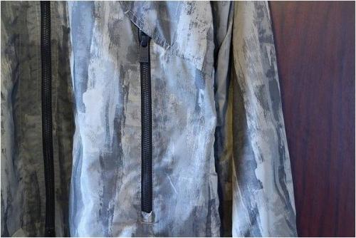 ブルゾンのスノーカモフラージュ