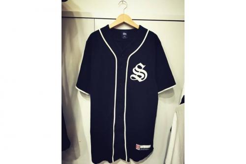 スタンプドのベースボールシャツ