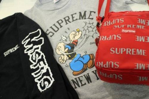 SUPREMEのコラボ