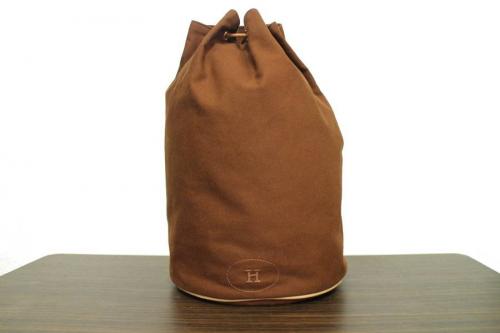 HERMESの巾着型ショルダーバッグ