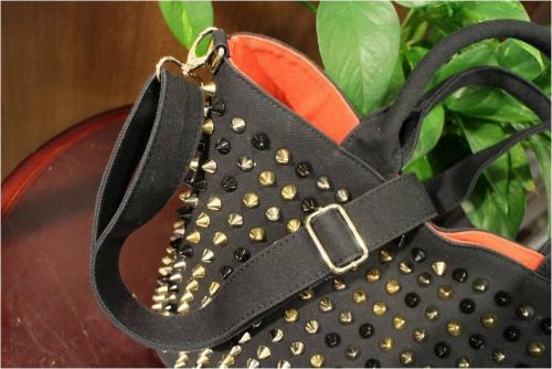 ルブタンのスタッズ