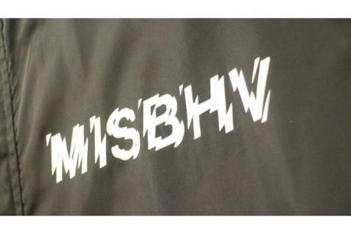 ミスビヘイブのOFF WHITE