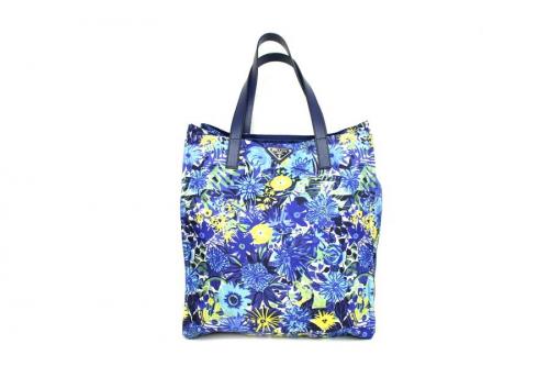 プラダのトートバッグ