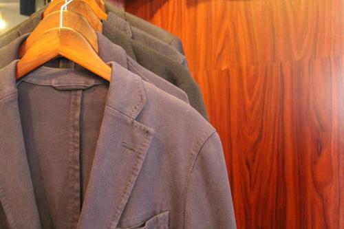 中古のテーラードジャケット