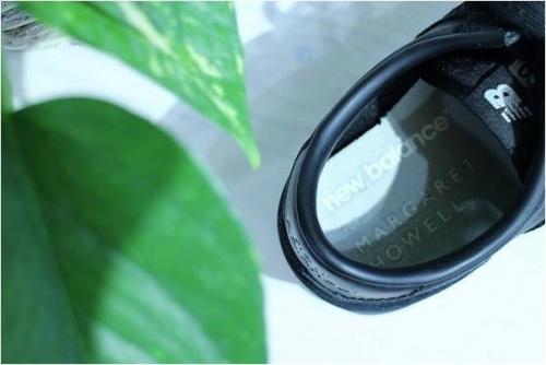 コラボのスニーカー